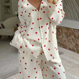 Weiches Schlafanzug-Set mit Herzmuster für gemütliche Abende