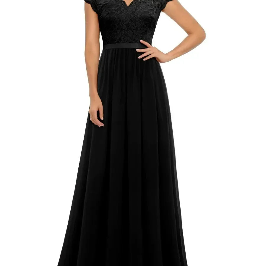 Helena | Lace maxi dress with a graceful and feminine silhouette