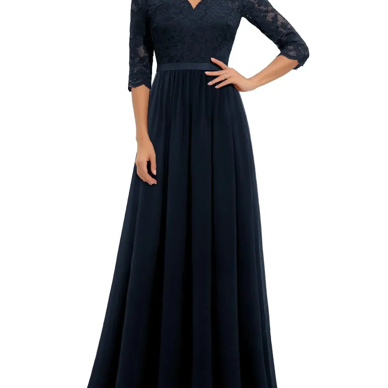 Helena | Lace maxi dress with a graceful and feminine silhouette